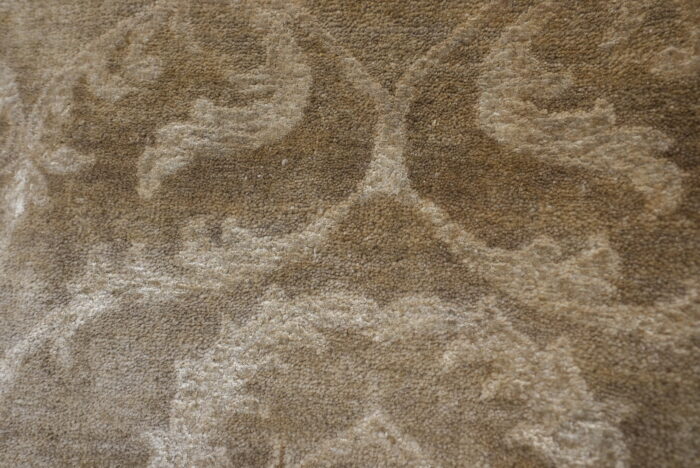 Beige Handmade Indian Silk and Wool Area Rug - 8x10 - Image 2