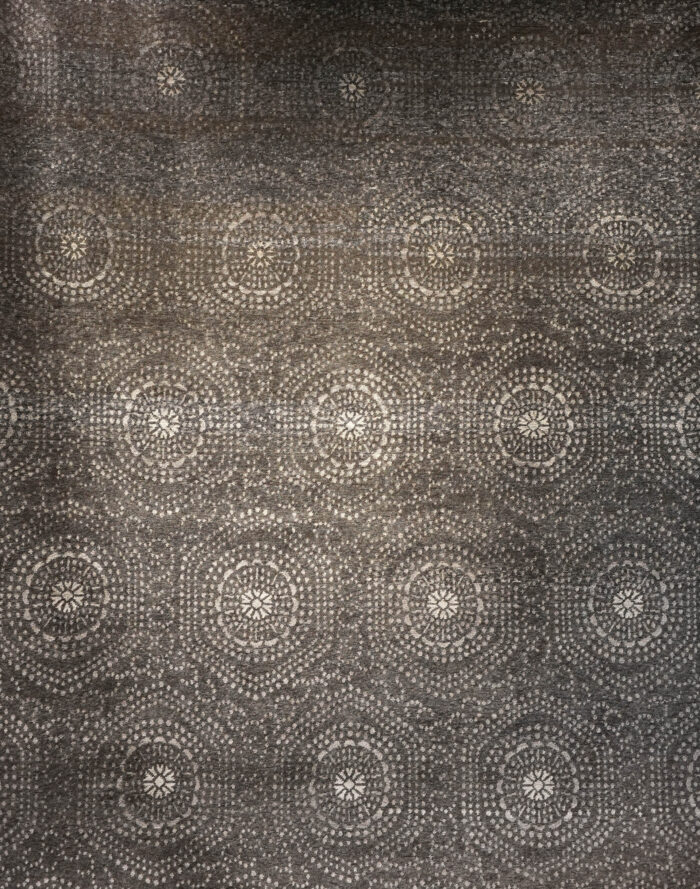 Grey, Silver Hand-Knotted Indian Silk and Wool Area Rug - 8x10